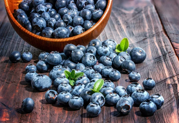 Blueberries  on a old  wooden table. — Stock Photo, Image