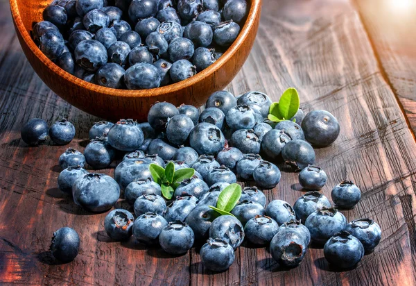 Blueberries  on a old  wooden table. — Stock Photo, Image