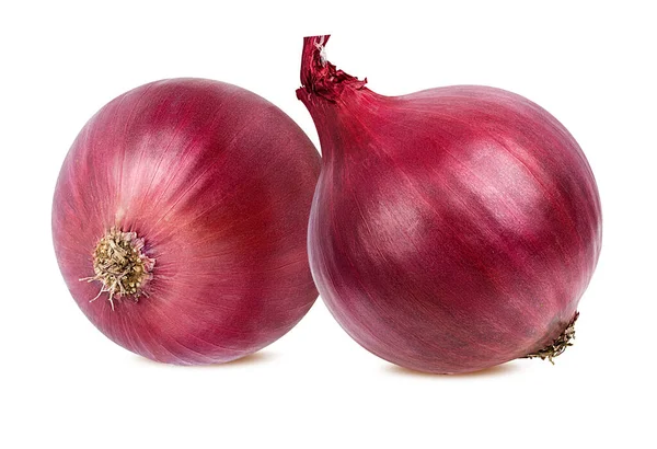 Beyaz arkaplanda soğan izole edildi