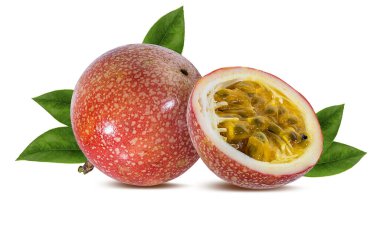 Tutku meyvesi beyaz arkaplanda izole