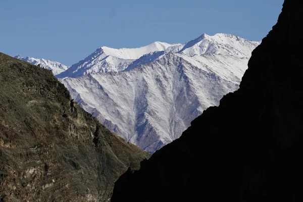Montanhas do Himalaia em Ladakh — Fotografia de Stock