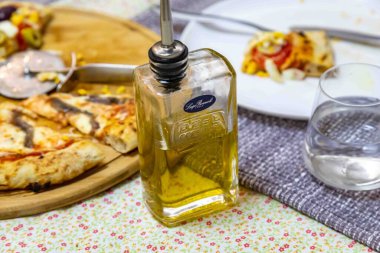 Traditional Brazilian pizza with 2 flavors, half Portuguese and half Aliccio