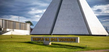 Brasilia, 1 Şubat 2026. İyi Niyet Tapınağı 'nın fütürist modernist mimarisine sahip piramit..
