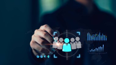 Hassas hedefleme, müşteri içgörüsü ve veri güdümlü pazarlama kavramı. Dijital dönüşümün, iş zekasının ve pazarlama başarısı için stratejik müşteri segmentasyonunun sembolü.