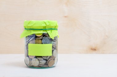 paralar cam kavanozda