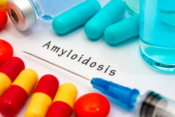 Amyloidose - diagnose skrevet på et hvidt stykke papir - Stock-foto