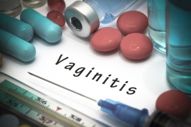 Vajinit - beyaz bir kağıt parçası üzerinde yazılı tanı