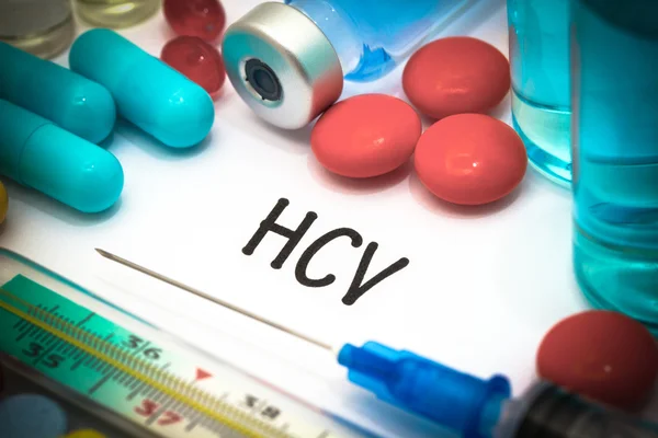 HCV - diagnos skriven på ett vitt papper — Stockfoto