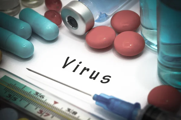Vírus - diagnóstico escrito em um pedaço de papel branco — Fotografia de Stock