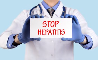 Doktor adı ile bir kart tutar - dur hepatit