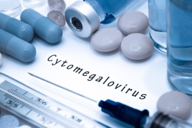 Sitomegalovirüs - beyaz bir kağıt parçası üzerinde yazılı tanı