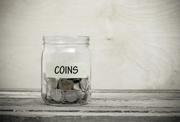 Label on a glass jar with the inscription - coins — Stock Photo, Image