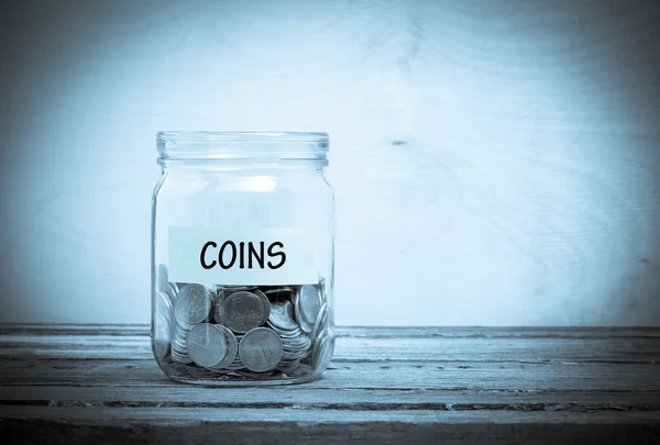 Label on a glass jar with the inscription - coins — Stock Photo, Image