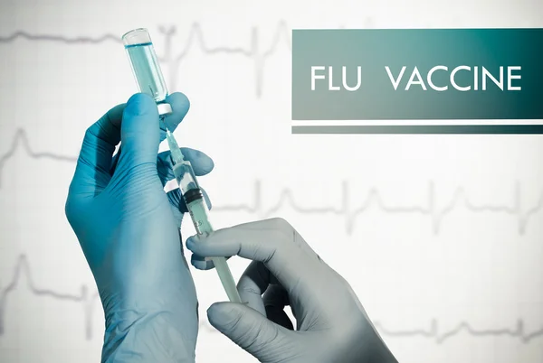 Parem a gripe. A seringa está cheia de injeção. Seringa e vacina — Fotografia de Stock