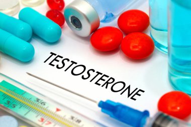 Testosteron. Tedavi ve hastalıkların önlenmesi. Şırınga ve aşı. Tıbbi konsept. Seçici odak