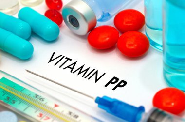 Vitamin s. Tedavi ve hastalığın önlenmesi. Şırınga ve aşı. Tıbbi konsept. Seçici odaklama