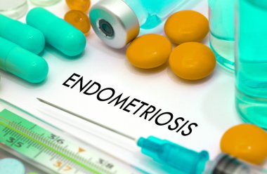 Endometriozis. Tedavi ve korunma hastalık. Şırınga ve aşı. Tıbbi kavramı. Seçici odak
