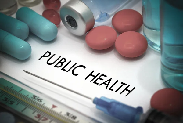 Volksgezondheid. Behandeling en preventie van ziekten. Injectiespuit en vaccin. Medisch concept. Selectieve focus — Stockfoto