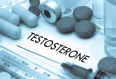 Testosteron. Tedavi ve hastalıkların önlenmesi. Şırınga ve aşı. Tıbbi konsept. Seçici odak