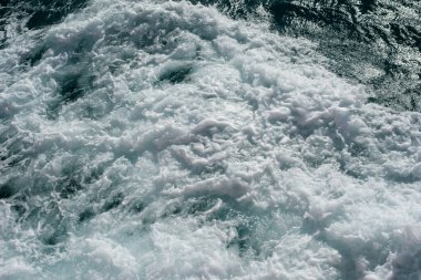 Dinamik okyanus dalgaları doğanın enerjisini ve ham gücünü yakalıyor..