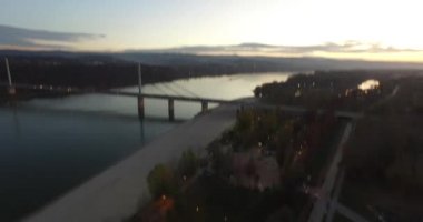 Havadan görünümü - Tuna Nehri üzerinde güzel gün batımı