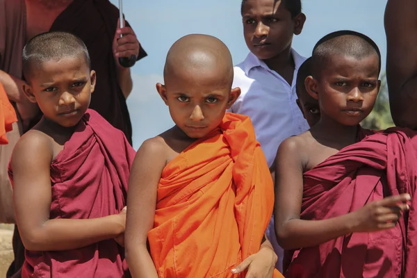 Monk çocuk 6-8 yıl.