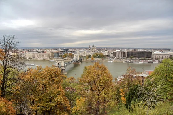 Macaristan, Budapest city, Szechenyi zincir köprü görünümü ve