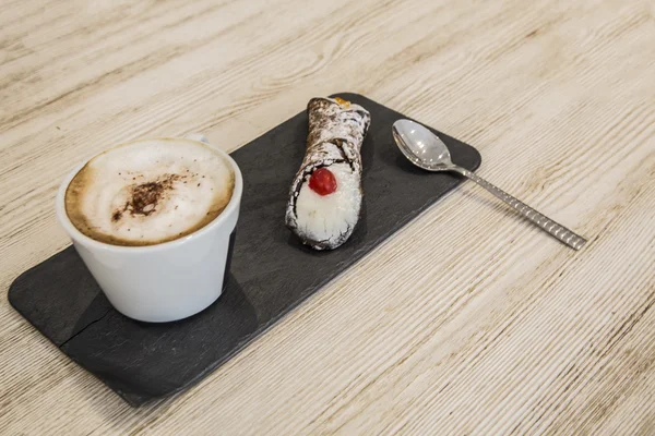 fincan kahve ve kek Café