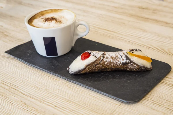 fincan kahve ve kek Café