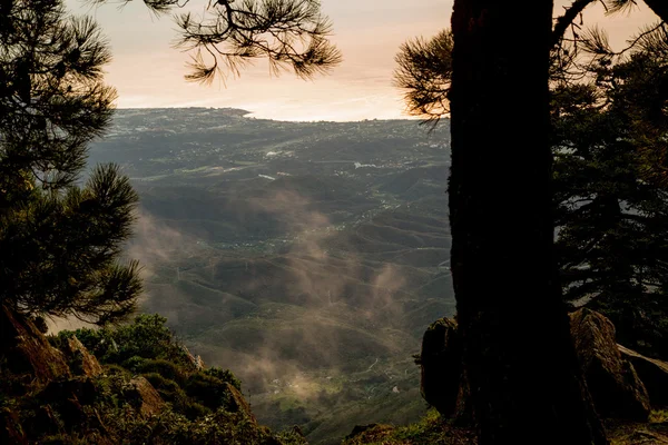  İspanyol yeşil tepelerin pitoresk görünümü 
