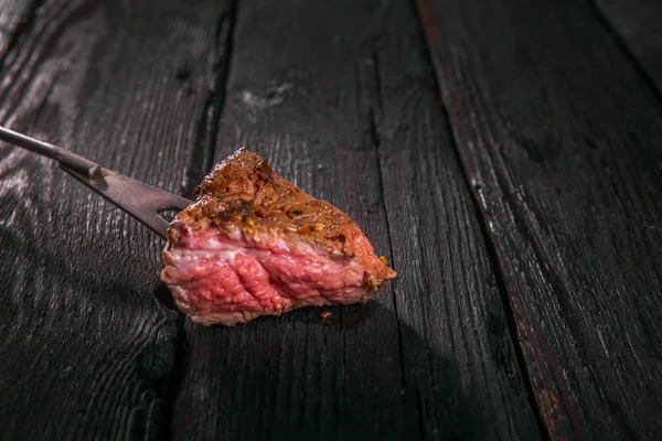 Filete de carne cruda y especias — Foto de Stock