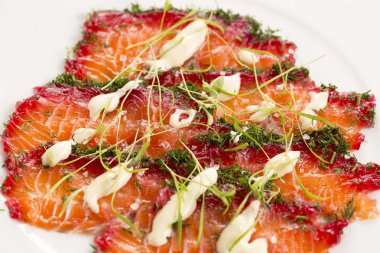 Pancar Gravalax horseradish emülsiyon ve rezene yaprakları ile 