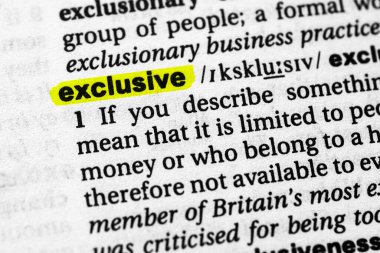 Vurgulanmış kelime ayrıcalıklı kavram ve anlam.