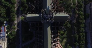 Bir katedral çatı üzerinden hava almak