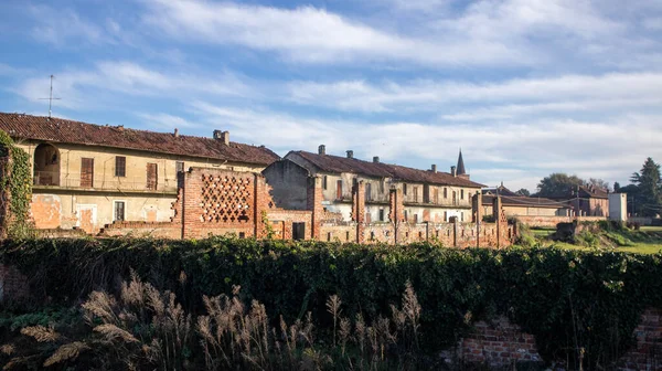 Kırsalda eski bir ev