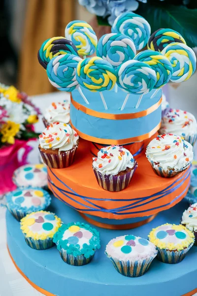 Barra de doces azul. Mesa com doces, doces, sobremesa — Fotografia de Stock