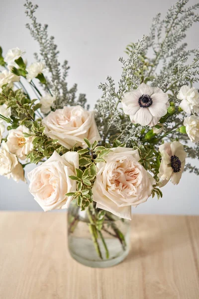 Bouquet 008, step by step installation of flowers in a vase. Flowers bunch, set for home. Fresh cut flowers for decoration home. European floral shop. Delivery fresh cut flower. — Stock Photo, Image