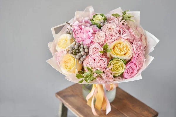 Beautiful spring bouquet on wooden table.. Arrangement with various flowers. The concept of a flower shop. A set of photos for a site or catalogue. Work florist. — Stock Photo, Image