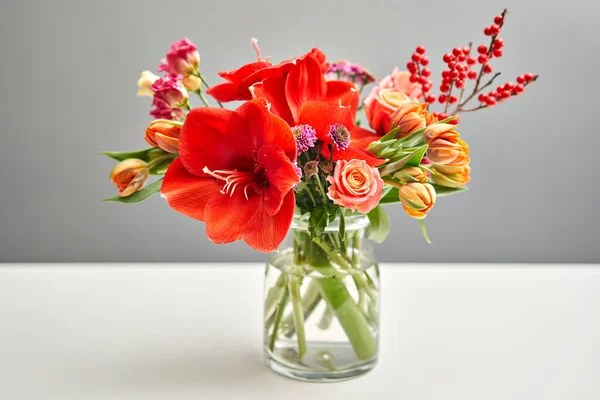 Bouquet 012. Finished flower arrangement in a vase for home. Flowers bunch, set for interior. Fresh cut flowers for decoration home. European floral shop. Delivery fresh cut flower. — Stock Photo, Image