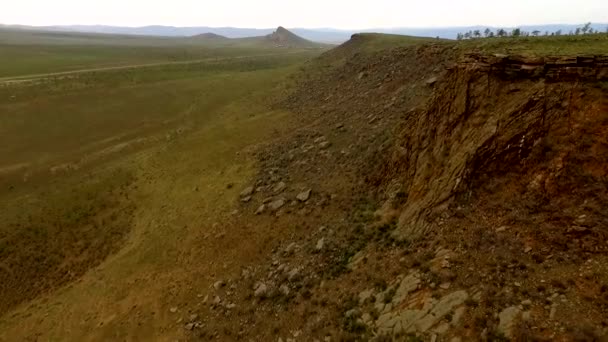 Vlucht naar quadrocopters luchtfoto in de buurt van Ulan-Ude, Republiek van Boerjatië — Stockvideo