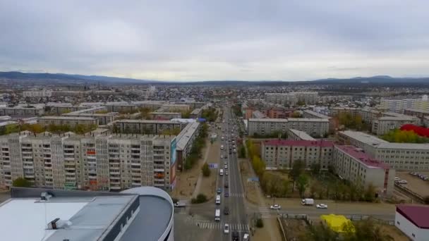 Uma vista aérea da rua da cidade de Ulan-Ude, Rússia, República de Buryatia — Vídeo de Stock