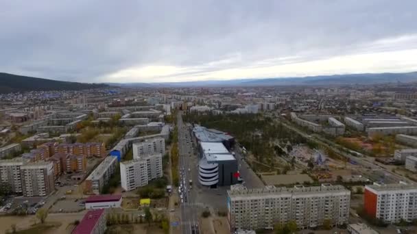 Uma vista aérea da rua da cidade de Ulan-Ude, Rússia, República de Buryatia — Vídeo de Stock