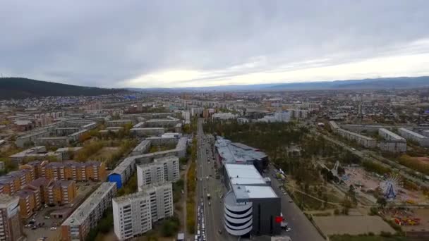 Letecký pohled na ulici městě Ulan-Ude, Rusko, republika Burjatsko — Stock video