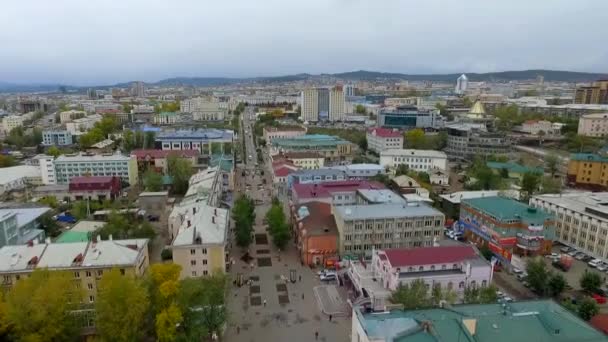Uma vista aérea da rua da cidade de Ulan-Ude, Rússia, República de Buryatia — Vídeo de Stock