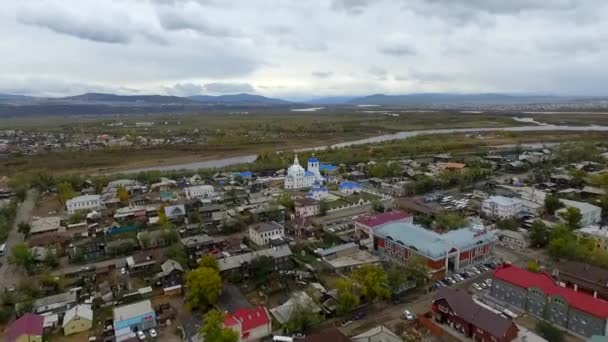 Вид с воздуха на улицу г. Улан-Удэ, Россия, Республика Бурятия — стоковое видео