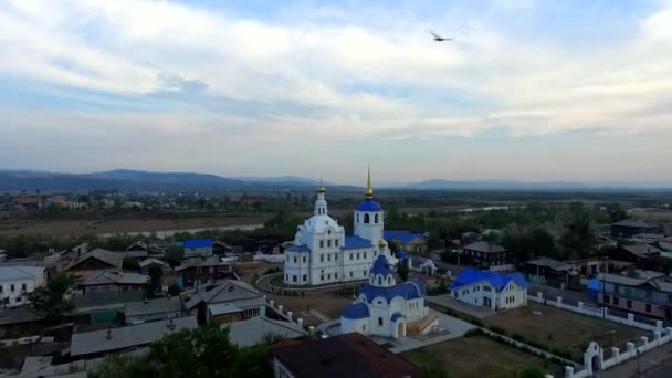 Flug über Kathedrale in ulan-ude, Burjatien. — Stockvideo