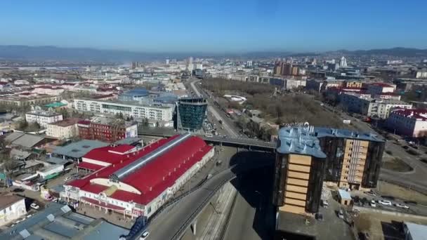 Letecká videa sondu s ptačí perspektivy městě Ulan-Ude Buryatia — Stock video