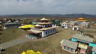Bir kuş-göz video Rus Budizm dron Merkezi çekim.