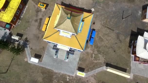 Um vídeo de olhos de pássaros atirando no centro do drone do budismo russo . — Vídeo de Stock