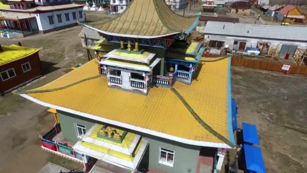 З висоти пташиного польоту зйомок кліпу drone центр російського Буддизм. — стокове відео